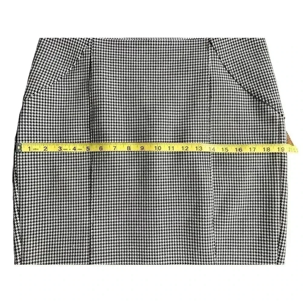 BANANA REPUBLIC HOUNDSTOOTH SKIRT•SIZE 10 PETITE•PREOWNED GREAT CONDITIO…
